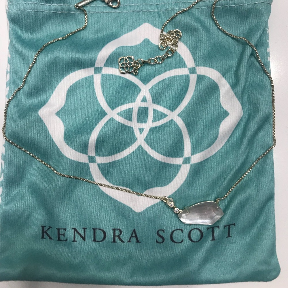 Kendra Scott necklace